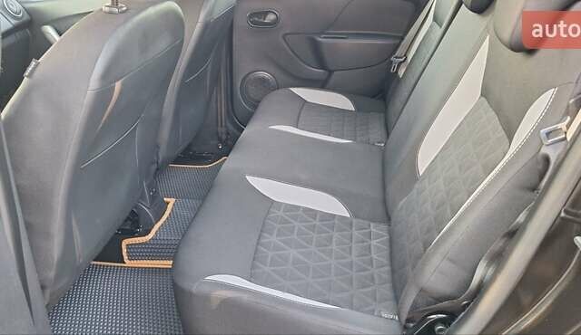 Черный Дачия Sandero StepWay, объемом двигателя 1.5 л и пробегом 184 тыс. км за 8900 $, фото 79 на Automoto.ua