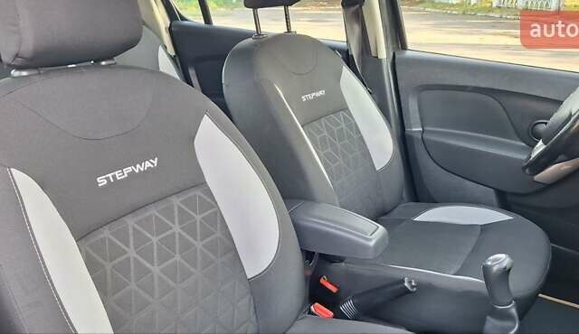 Черный Дачия Sandero StepWay, объемом двигателя 1.5 л и пробегом 184 тыс. км за 8900 $, фото 87 на Automoto.ua