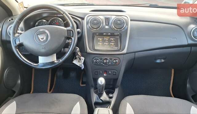Черный Дачия Sandero StepWay, объемом двигателя 1.5 л и пробегом 184 тыс. км за 8300 $, фото 12 на Automoto.ua