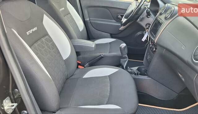 Черный Дачия Sandero StepWay, объемом двигателя 1.5 л и пробегом 184 тыс. км за 8900 $, фото 82 на Automoto.ua