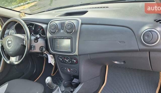 Черный Дачия Sandero StepWay, объемом двигателя 1.5 л и пробегом 184 тыс. км за 8900 $, фото 81 на Automoto.ua