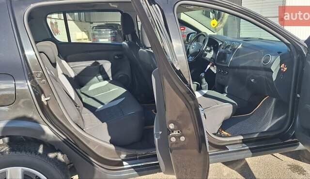 Черный Дачия Sandero StepWay, объемом двигателя 1.5 л и пробегом 184 тыс. км за 8300 $, фото 29 на Automoto.ua