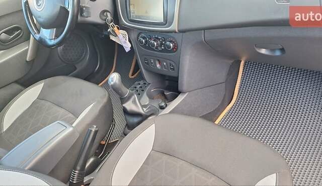Черный Дачия Sandero StepWay, объемом двигателя 1.5 л и пробегом 184 тыс. км за 8300 $, фото 67 на Automoto.ua