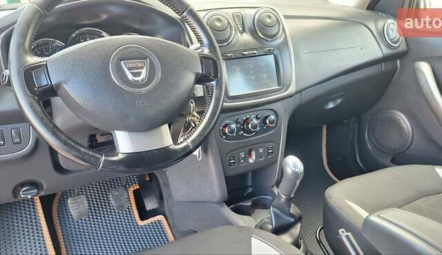 Черный Дачия Sandero StepWay, объемом двигателя 1.5 л и пробегом 184 тыс. км за 8300 $, фото 64 на Automoto.ua