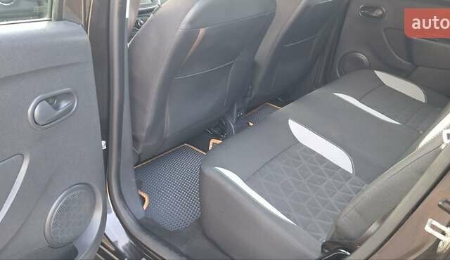 Черный Дачия Sandero StepWay, объемом двигателя 1.5 л и пробегом 184 тыс. км за 8900 $, фото 75 на Automoto.ua