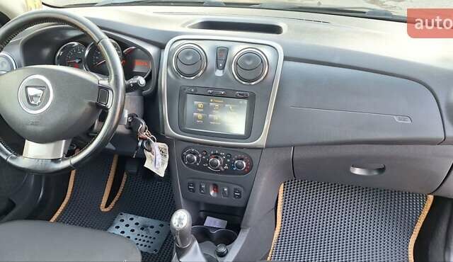 Черный Дачия Sandero StepWay, объемом двигателя 1.5 л и пробегом 184 тыс. км за 8900 $, фото 98 на Automoto.ua