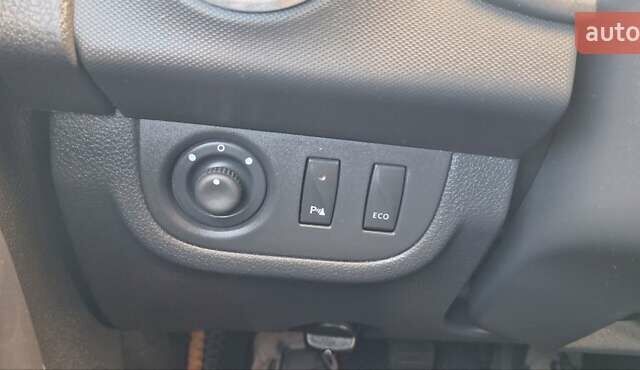Черный Дачия Sandero StepWay, объемом двигателя 1.5 л и пробегом 184 тыс. км за 8300 $, фото 90 на Automoto.ua