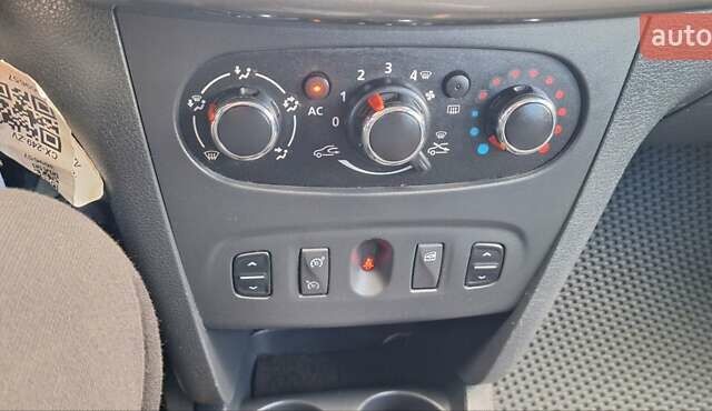 Черный Дачия Sandero StepWay, объемом двигателя 1.5 л и пробегом 184 тыс. км за 8300 $, фото 86 на Automoto.ua