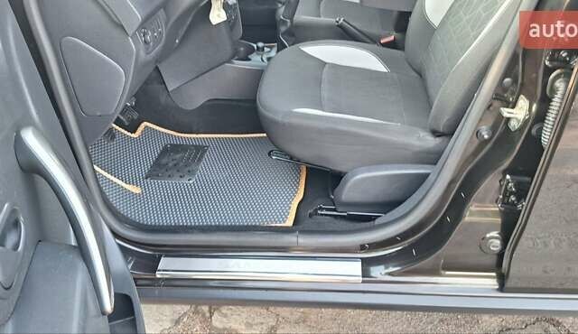 Черный Дачия Sandero StepWay, объемом двигателя 1.5 л и пробегом 184 тыс. км за 8900 $, фото 54 на Automoto.ua