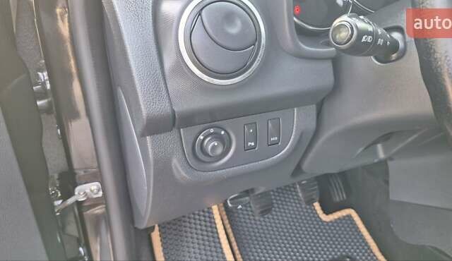 Черный Дачия Sandero StepWay, объемом двигателя 1.5 л и пробегом 184 тыс. км за 8900 $, фото 31 на Automoto.ua