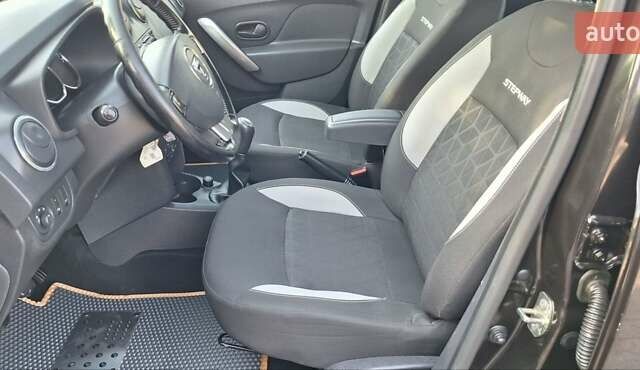 Черный Дачия Sandero StepWay, объемом двигателя 1.5 л и пробегом 184 тыс. км за 8900 $, фото 35 на Automoto.ua