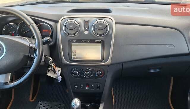 Черный Дачия Sandero StepWay, объемом двигателя 1.5 л и пробегом 184 тыс. км за 8300 $, фото 81 на Automoto.ua