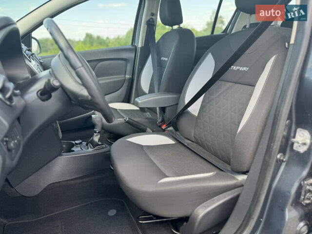 Черный Дачия Sandero StepWay, объемом двигателя 0.9 л и пробегом 73 тыс. км за 8400 $, фото 5 на Automoto.ua