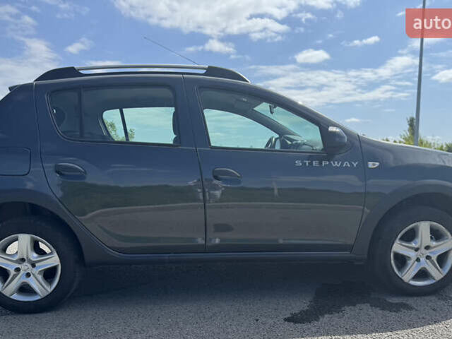 Черный Дачия Sandero StepWay, объемом двигателя 0.9 л и пробегом 73 тыс. км за 8400 $, фото 2 на Automoto.ua