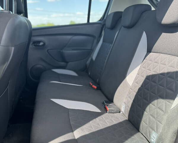 Черный Дачия Sandero StepWay, объемом двигателя 0.9 л и пробегом 73 тыс. км за 8400 $, фото 8 на Automoto.ua