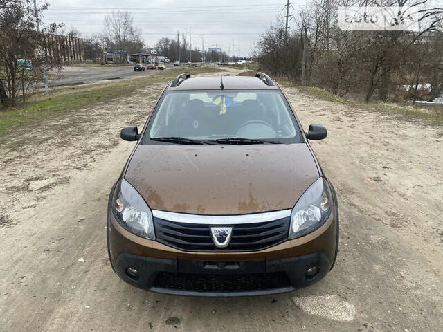 Коричневый Дачия Sandero StepWay, объемом двигателя 1.6 л и пробегом 109 тыс. км за 5900 $, фото 1 на Automoto.ua