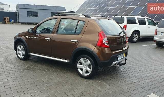 Коричневый Дачия Sandero StepWay, объемом двигателя 1.6 л и пробегом 164 тыс. км за 6850 $, фото 3 на Automoto.ua