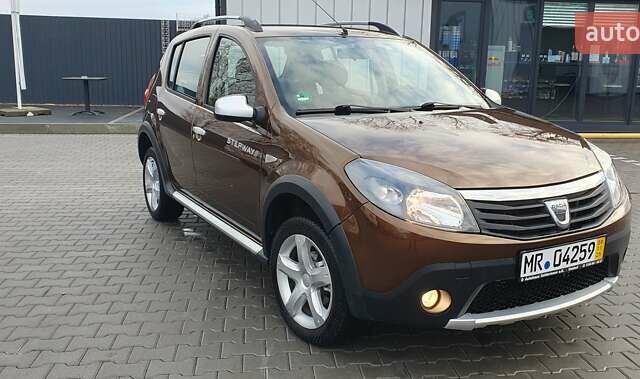 Коричневый Дачия Sandero StepWay, объемом двигателя 1.6 л и пробегом 164 тыс. км за 6850 $, фото 1 на Automoto.ua