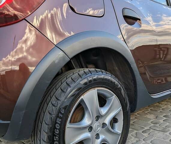 Коричневый Дачия Sandero StepWay, объемом двигателя 0.9 л и пробегом 73 тыс. км за 7400 $, фото 4 на Automoto.ua