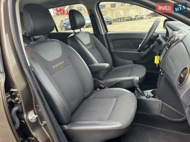 Коричневый Дачия Sandero StepWay, объемом двигателя 0.9 л и пробегом 137 тыс. км за 8699 $, фото 33 на Automoto.ua