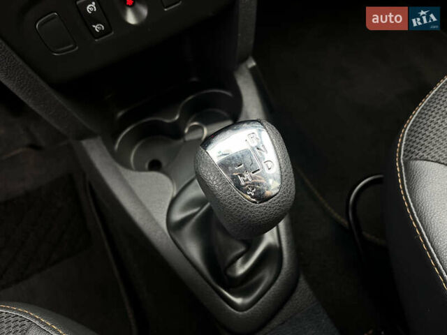 Коричневый Дачия Sandero StepWay, объемом двигателя 0.9 л и пробегом 137 тыс. км за 8699 $, фото 28 на Automoto.ua