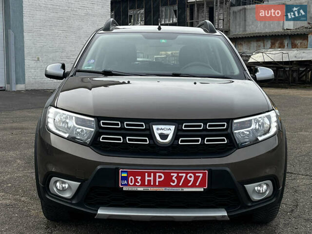 Коричневый Дачия Sandero StepWay, объемом двигателя 0.9 л и пробегом 137 тыс. км за 8699 $, фото 2 на Automoto.ua
