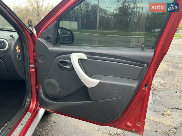 Красный Дачия Sandero StepWay, объемом двигателя 1.6 л и пробегом 100 тыс. км за 6700 $, фото 26 на Automoto.ua