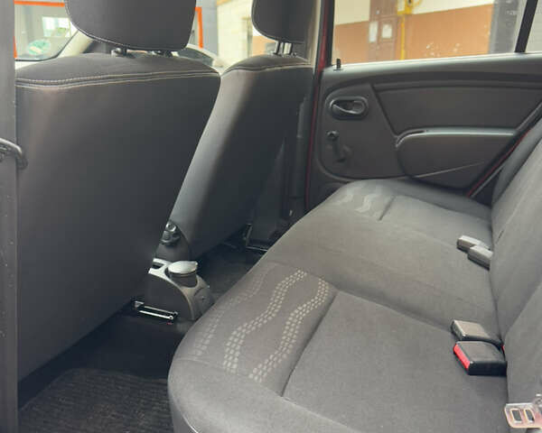Красный Дачия Sandero StepWay, объемом двигателя 1.6 л и пробегом 210 тыс. км за 5790 $, фото 65 на Automoto.ua