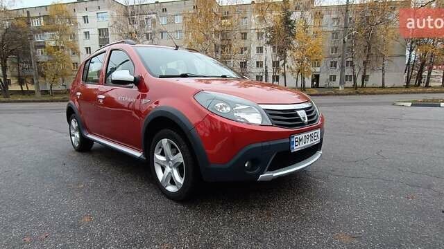 Красный Дачия Sandero StepWay, объемом двигателя 1.6 л и пробегом 165 тыс. км за 5999 $, фото 1 на Automoto.ua