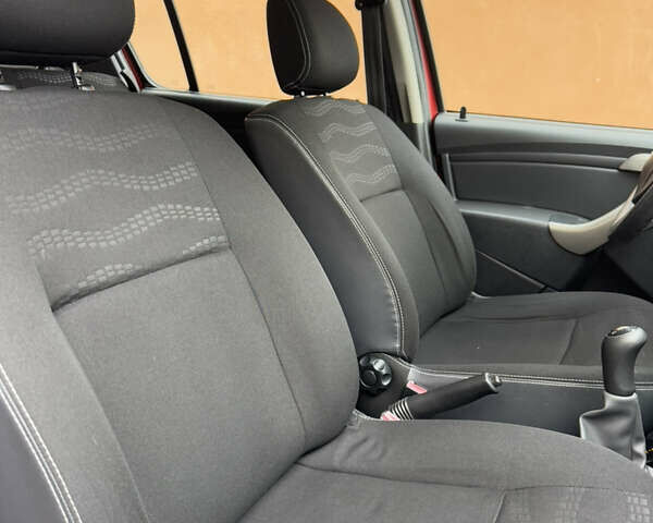 Красный Дачия Sandero StepWay, объемом двигателя 1.6 л и пробегом 210 тыс. км за 5790 $, фото 50 на Automoto.ua