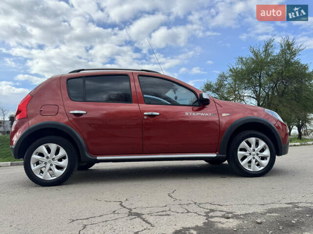 Красный Дачия Sandero StepWay, объемом двигателя 1.6 л и пробегом 210 тыс. км за 5790 $, фото 36 на Automoto.ua