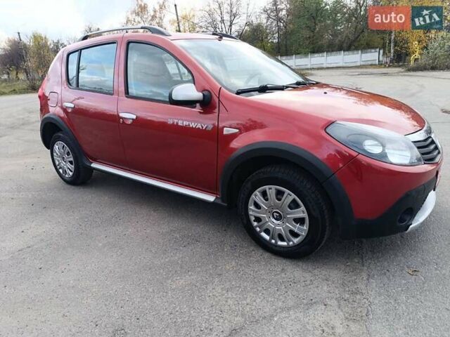 Красный Дачия Sandero StepWay, объемом двигателя 1.6 л и пробегом 183 тыс. км за 5799 $, фото 5 на Automoto.ua