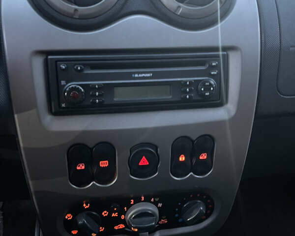 Красный Дачия Sandero StepWay, объемом двигателя 1.6 л и пробегом 130 тыс. км за 5900 $, фото 7 на Automoto.ua