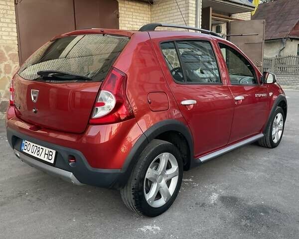 Красный Дачия Sandero StepWay, объемом двигателя 1.6 л и пробегом 111 тыс. км за 6900 $, фото 3 на Automoto.ua