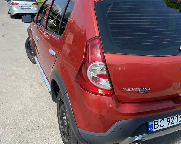 Красный Дачия Sandero StepWay, объемом двигателя 1.6 л и пробегом 227 тыс. км за 6400 $, фото 9 на Automoto.ua