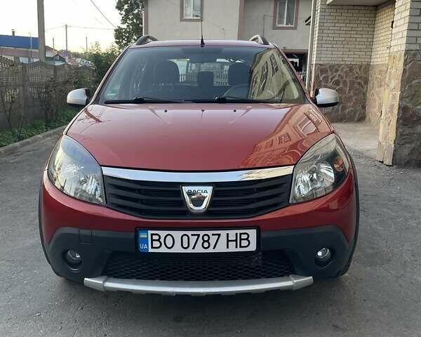 Красный Дачия Sandero StepWay, объемом двигателя 1.6 л и пробегом 111 тыс. км за 6900 $, фото 1 на Automoto.ua