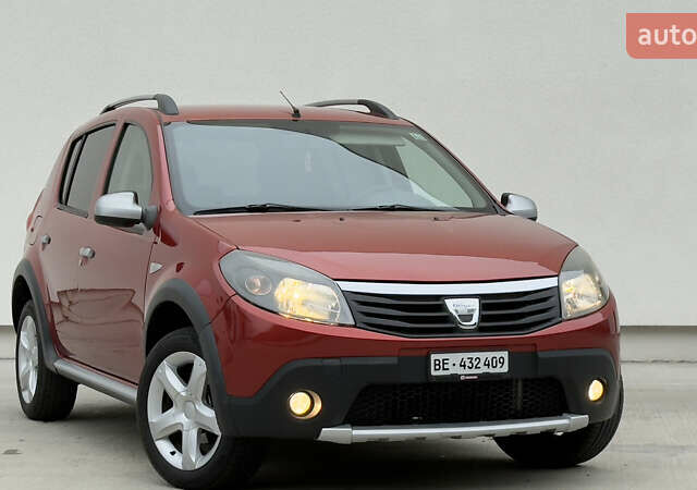 Красный Дачия Sandero StepWay, объемом двигателя 1.6 л и пробегом 207 тыс. км за 6650 $, фото 1 на Automoto.ua