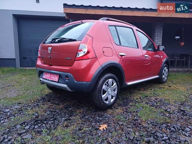 Красный Дачия Sandero StepWay, объемом двигателя 1.6 л и пробегом 170 тыс. км за 5500 $, фото 1 на Automoto.ua