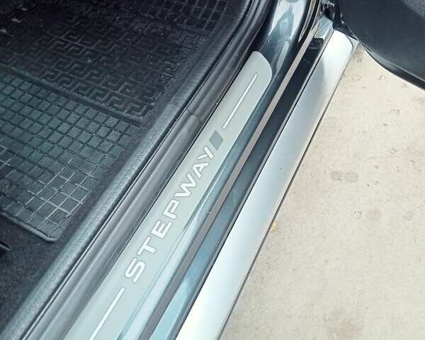 Красный Дачия Sandero StepWay, объемом двигателя 1.6 л и пробегом 140 тыс. км за 7100 $, фото 21 на Automoto.ua