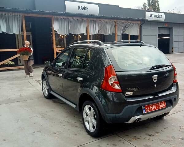 Красный Дачия Sandero StepWay, объемом двигателя 1.6 л и пробегом 140 тыс. км за 7100 $, фото 7 на Automoto.ua