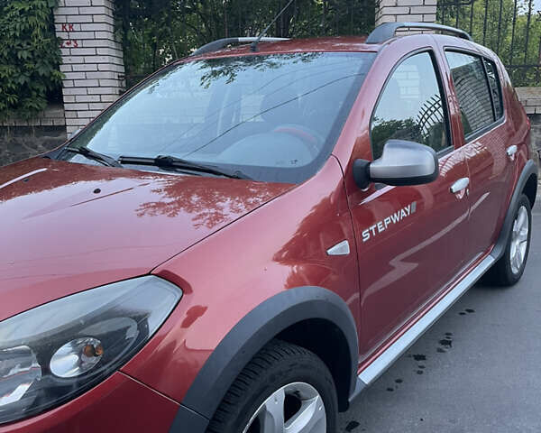 Красный Дачия Sandero StepWay, объемом двигателя 1.6 л и пробегом 130 тыс. км за 5900 $, фото 2 на Automoto.ua