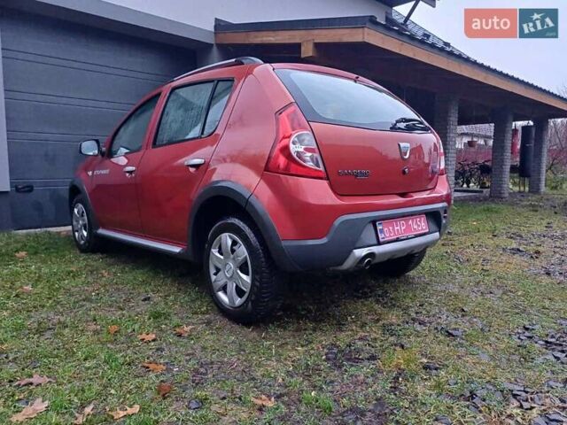 Красный Дачия Sandero StepWay, объемом двигателя 1.6 л и пробегом 170 тыс. км за 5500 $, фото 2 на Automoto.ua