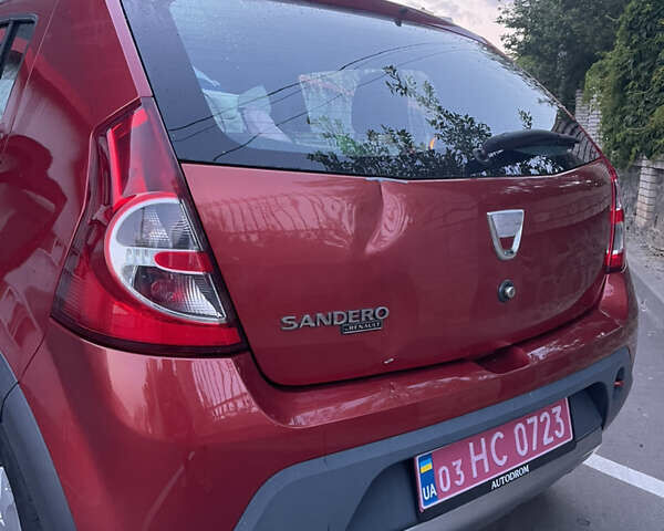 Красный Дачия Sandero StepWay, объемом двигателя 1.6 л и пробегом 130 тыс. км за 5900 $, фото 3 на Automoto.ua