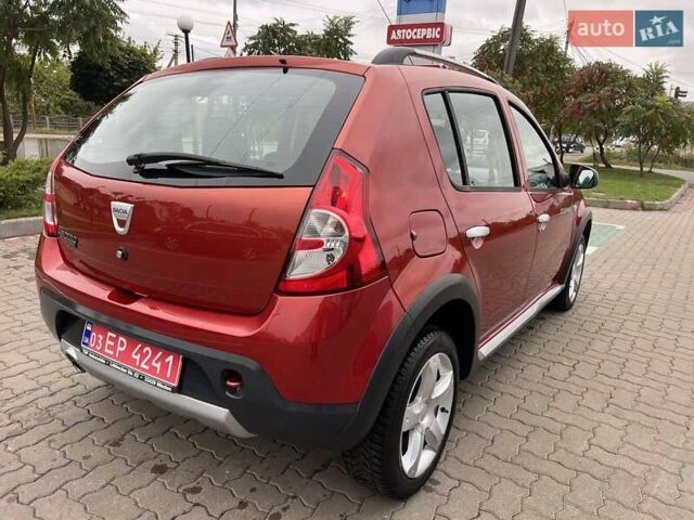 Красный Дачия Sandero StepWay, объемом двигателя 1.6 л и пробегом 170 тыс. км за 6900 $, фото 2 на Automoto.ua