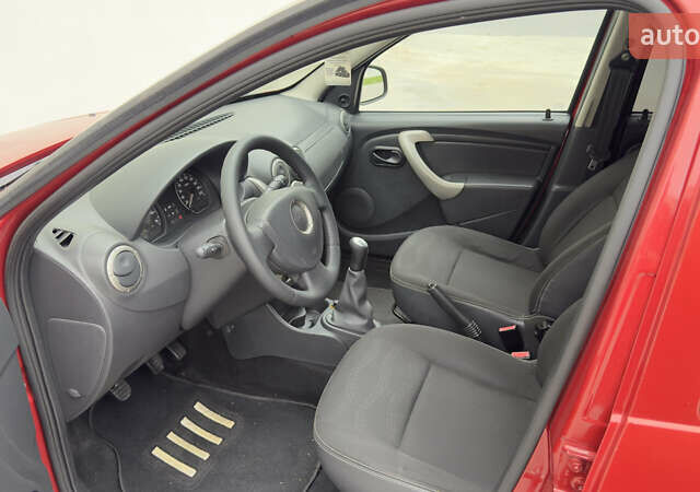 Красный Дачия Sandero StepWay, объемом двигателя 1.6 л и пробегом 207 тыс. км за 6650 $, фото 7 на Automoto.ua