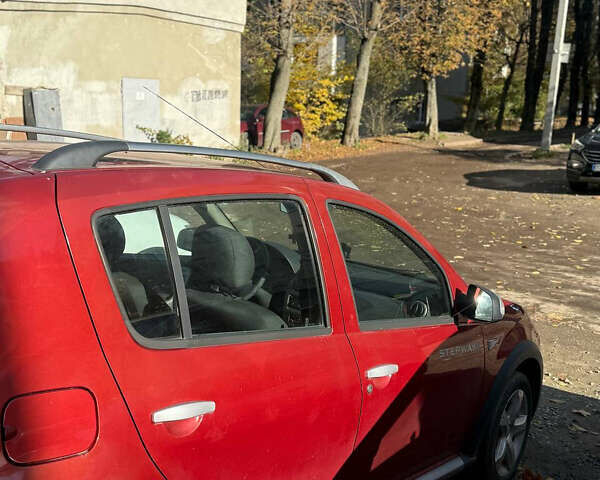Красный Дачия Sandero StepWay, объемом двигателя 1.6 л и пробегом 220 тыс. км за 6000 $, фото 2 на Automoto.ua