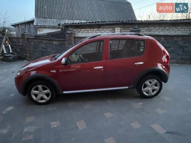 Красный Дачия Sandero StepWay, объемом двигателя 1.6 л и пробегом 195 тыс. км за 6299 $, фото 2 на Automoto.ua
