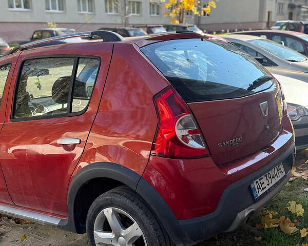 Красный Дачия Sandero StepWay, объемом двигателя 1.6 л и пробегом 220 тыс. км за 6000 $, фото 1 на Automoto.ua