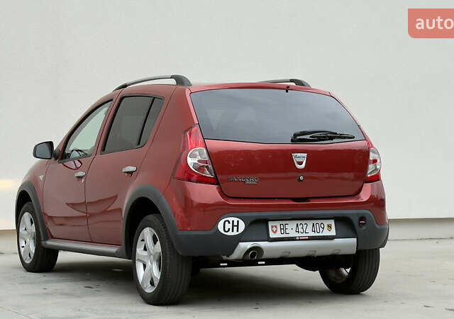 Красный Дачия Sandero StepWay, объемом двигателя 1.6 л и пробегом 207 тыс. км за 6650 $, фото 3 на Automoto.ua
