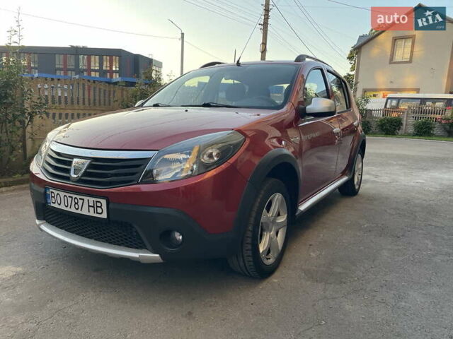 Красный Дачия Sandero StepWay, объемом двигателя 1.6 л и пробегом 111 тыс. км за 6900 $, фото 2 на Automoto.ua